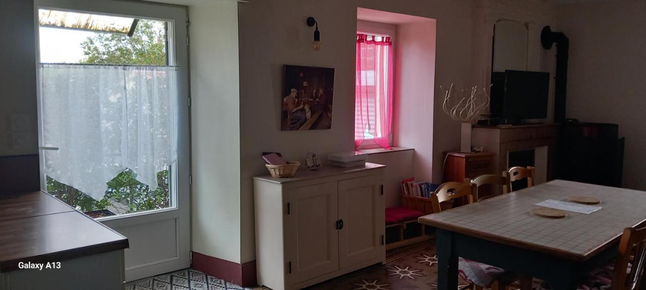 Gite Tante Jeanne Peaugres Zewnętrze zdjęcie